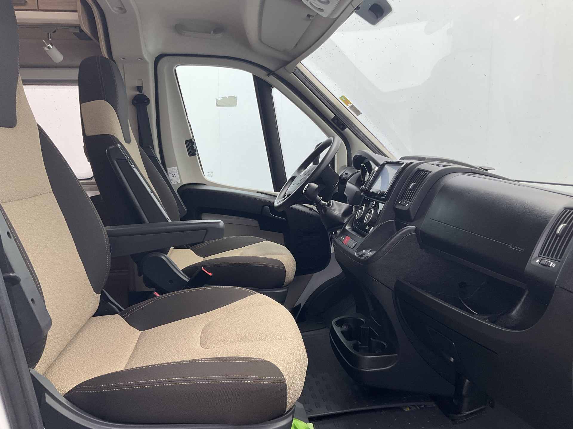 Hoofdafbeelding Knaus R07