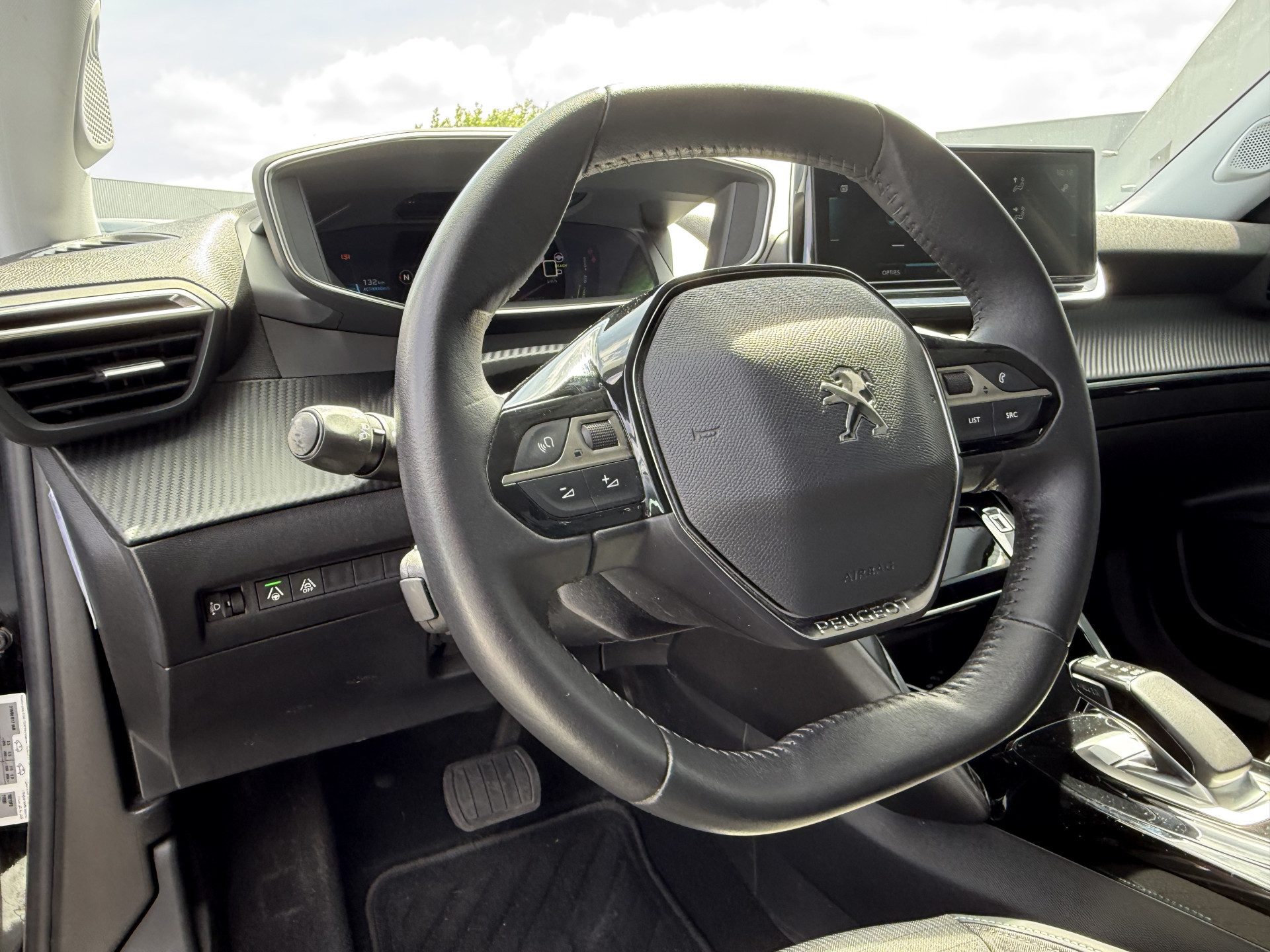 Hoofdafbeelding Peugeot e-2008