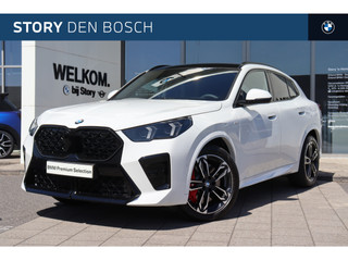 Hoofdafbeelding BMW X2 BMW X2 sDrive20i M Sport Automaat / Panoramadak / Trekhaak / M Adaptief onderstel / Sportstoelen / Stoelverwarming / LED / Parking Assistant Plus / Head-Up / Harman-Kardon