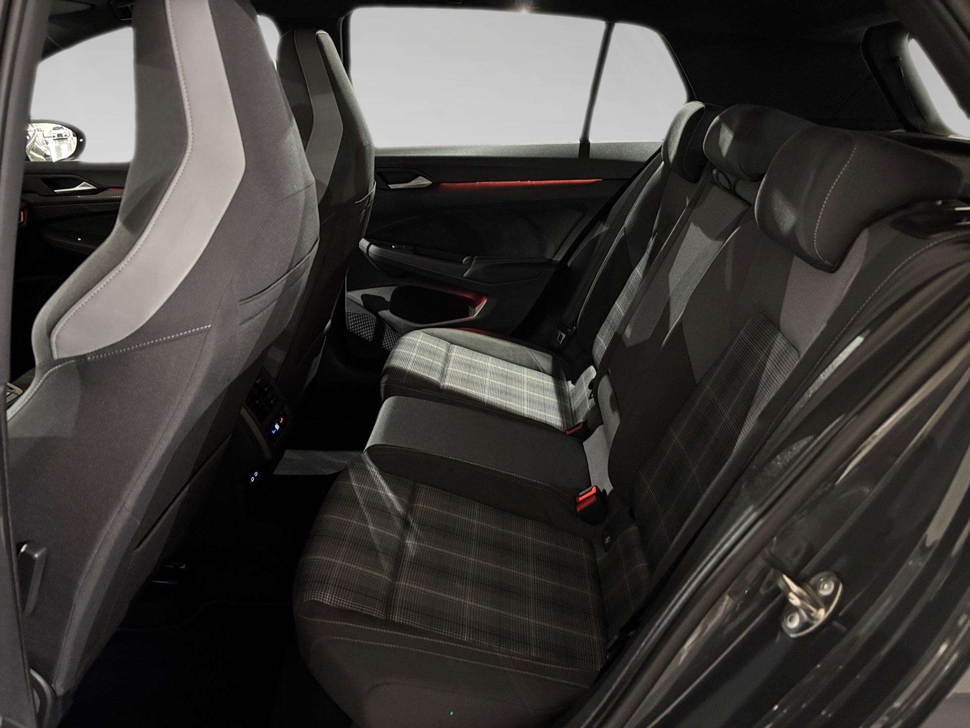 Volkswagen-Golf-image-10