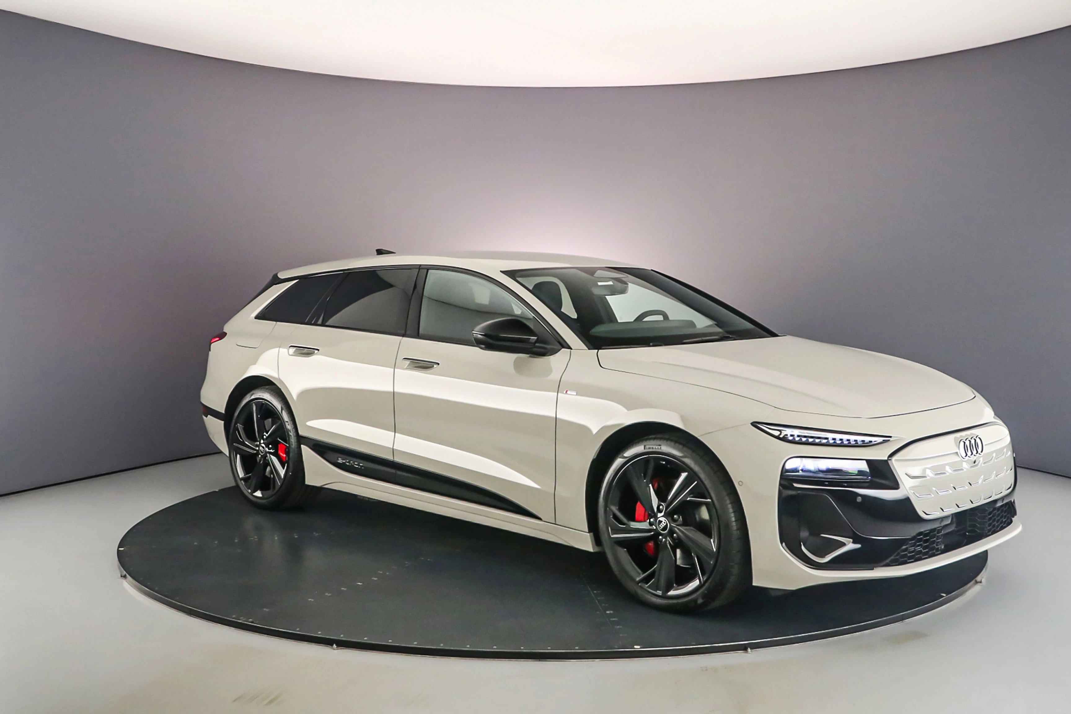 Hoofdafbeelding Audi A6 Avant e-tron