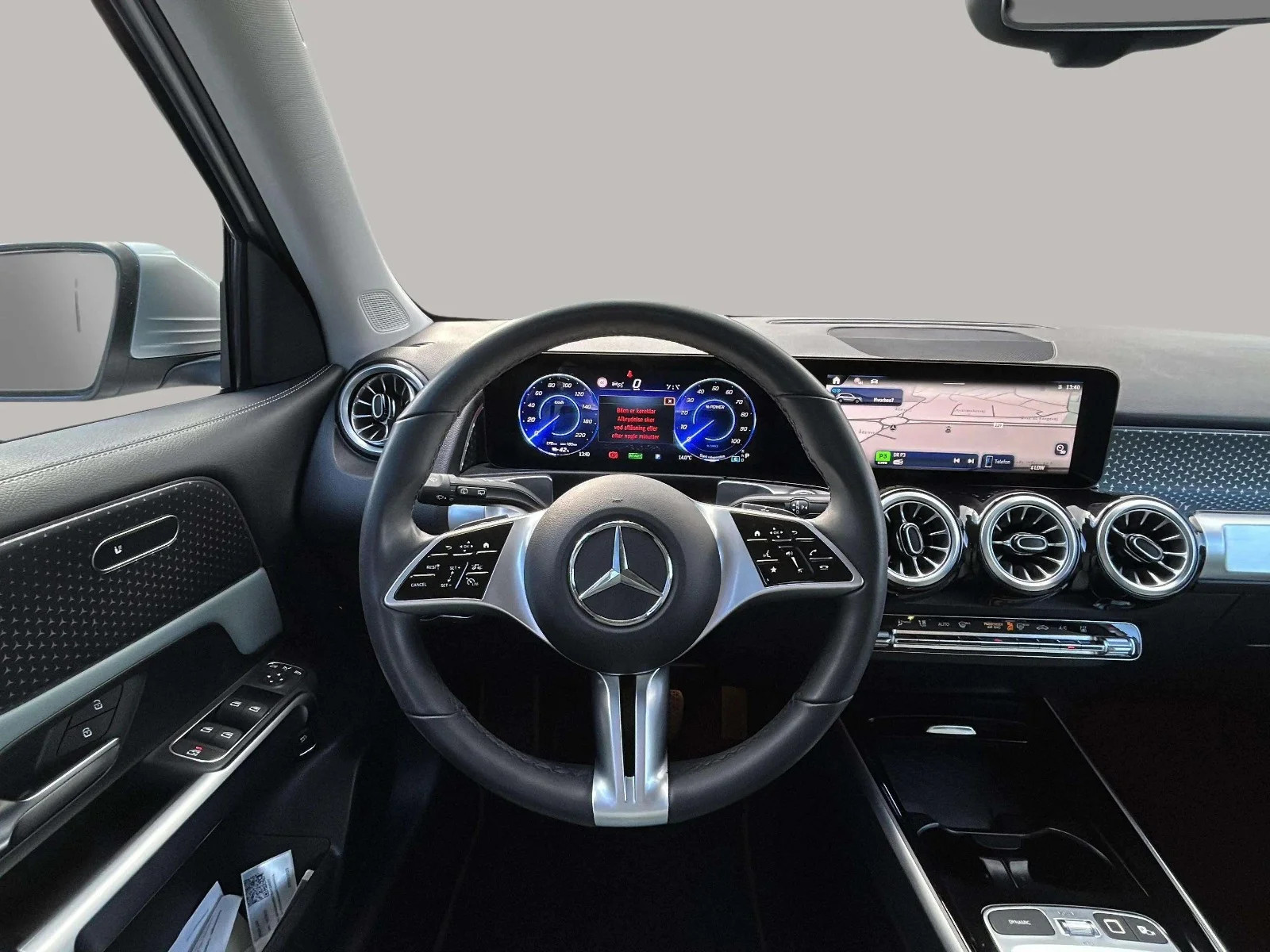 Mercedes-Benz-EQB-image-14