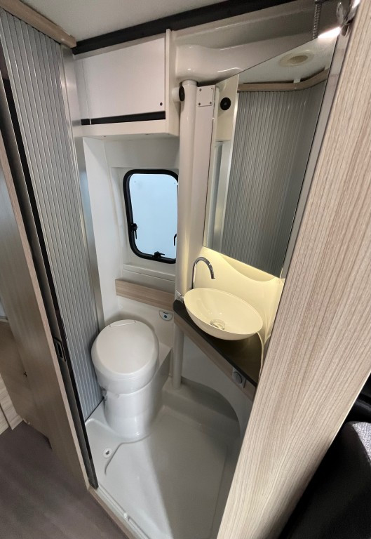 Hoofdafbeelding Adria Twin 640 Slb Plus Enkele Bedden 2x Airco