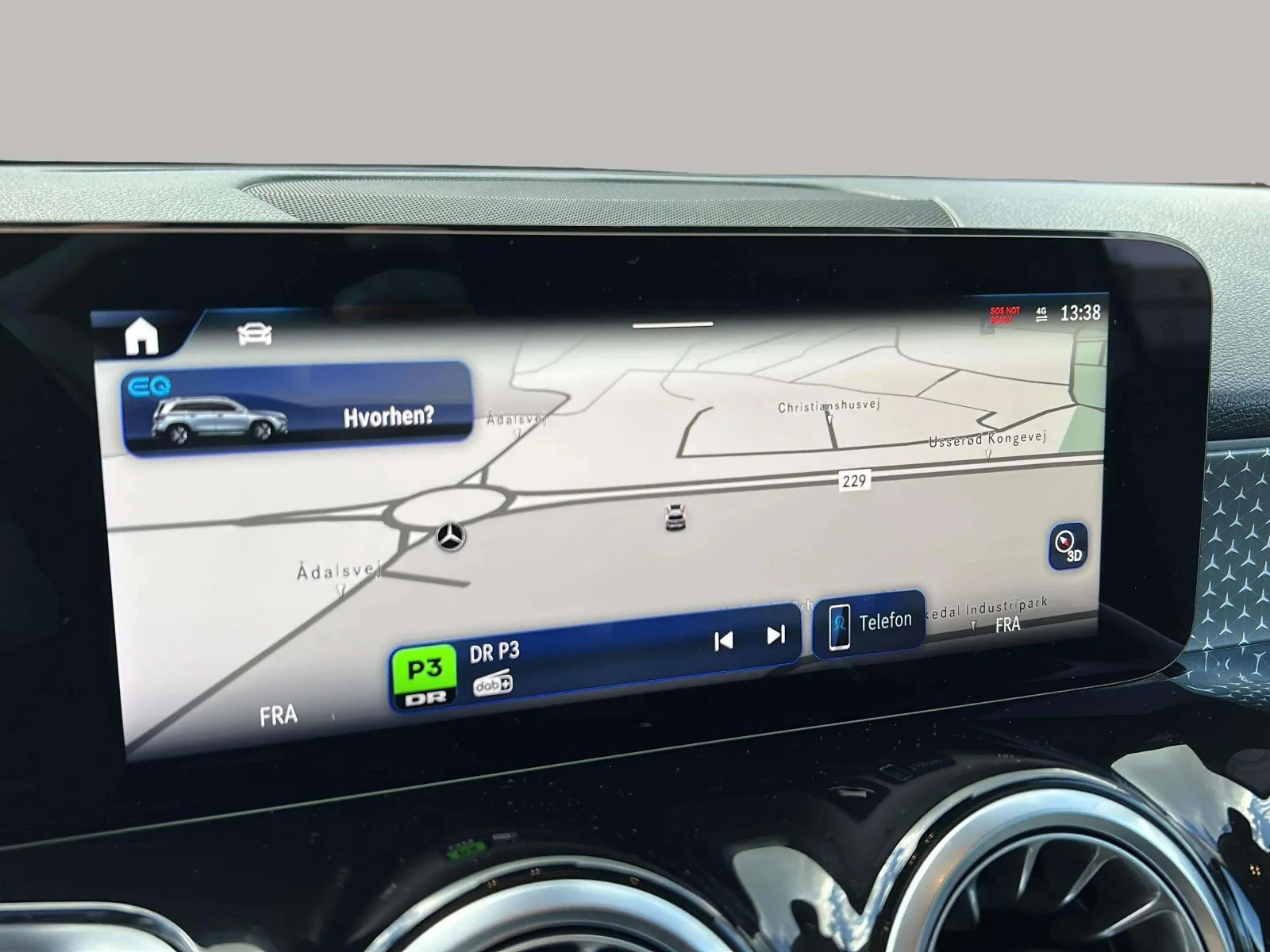 Mercedes-Benz-EQB-image-15