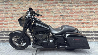 Harley Davidson 103 FLHXS Street Glide Blackout CVO Streetglide