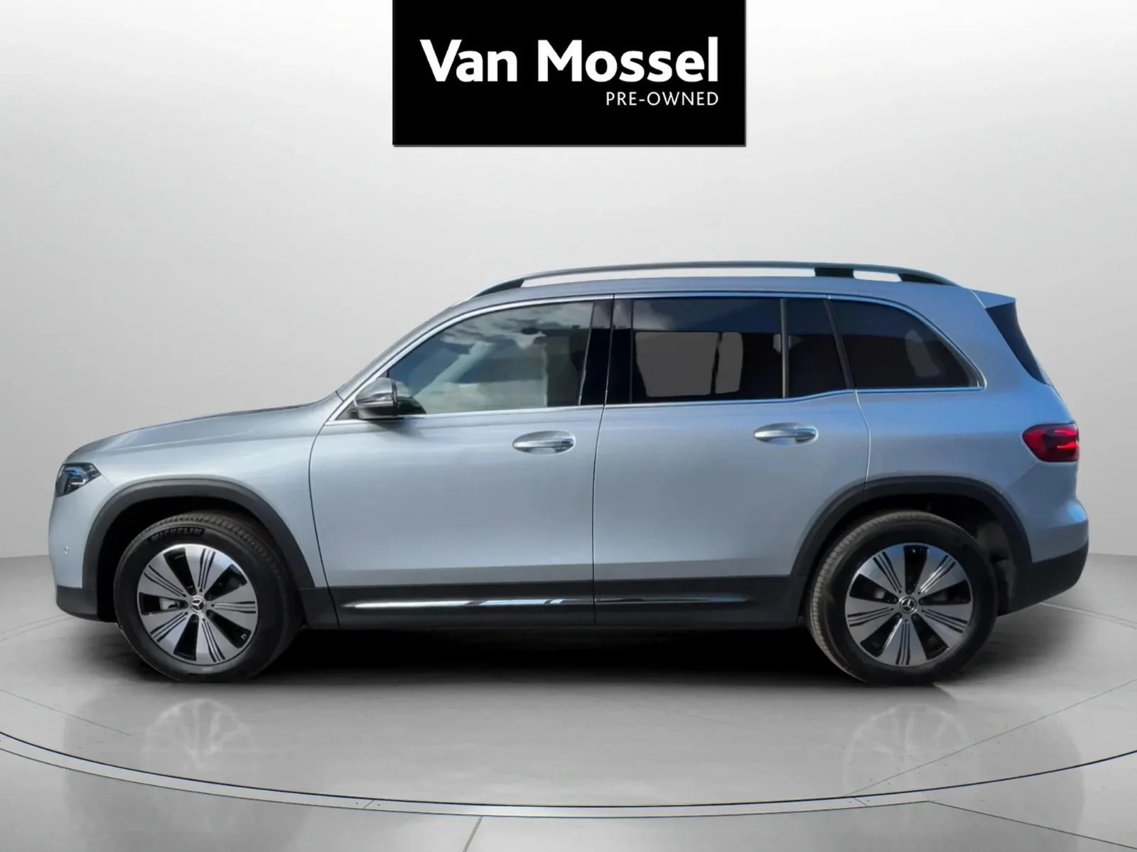 Mercedes-Benz-EQB-image-8