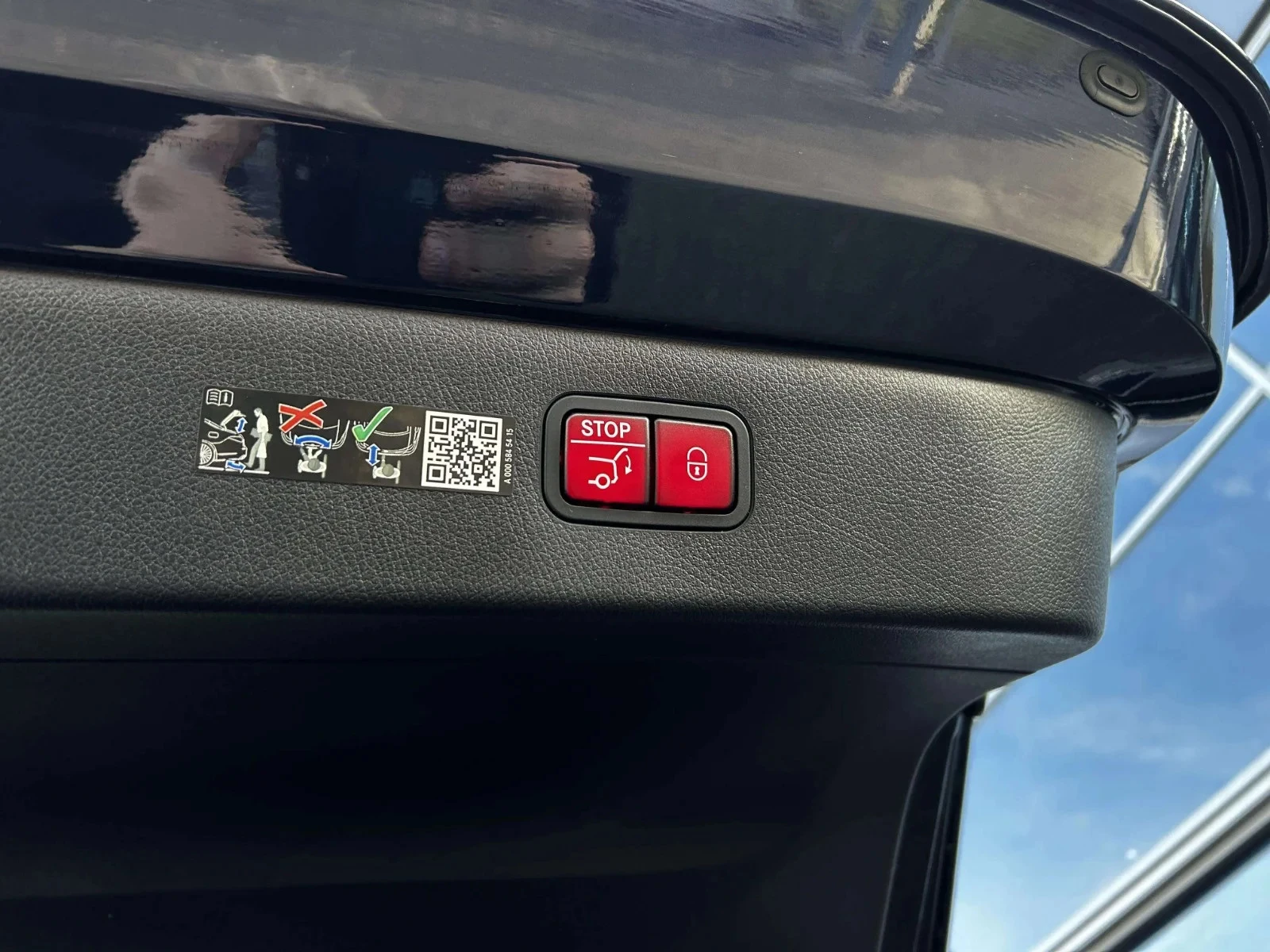 Mercedes-Benz-EQS-image-22