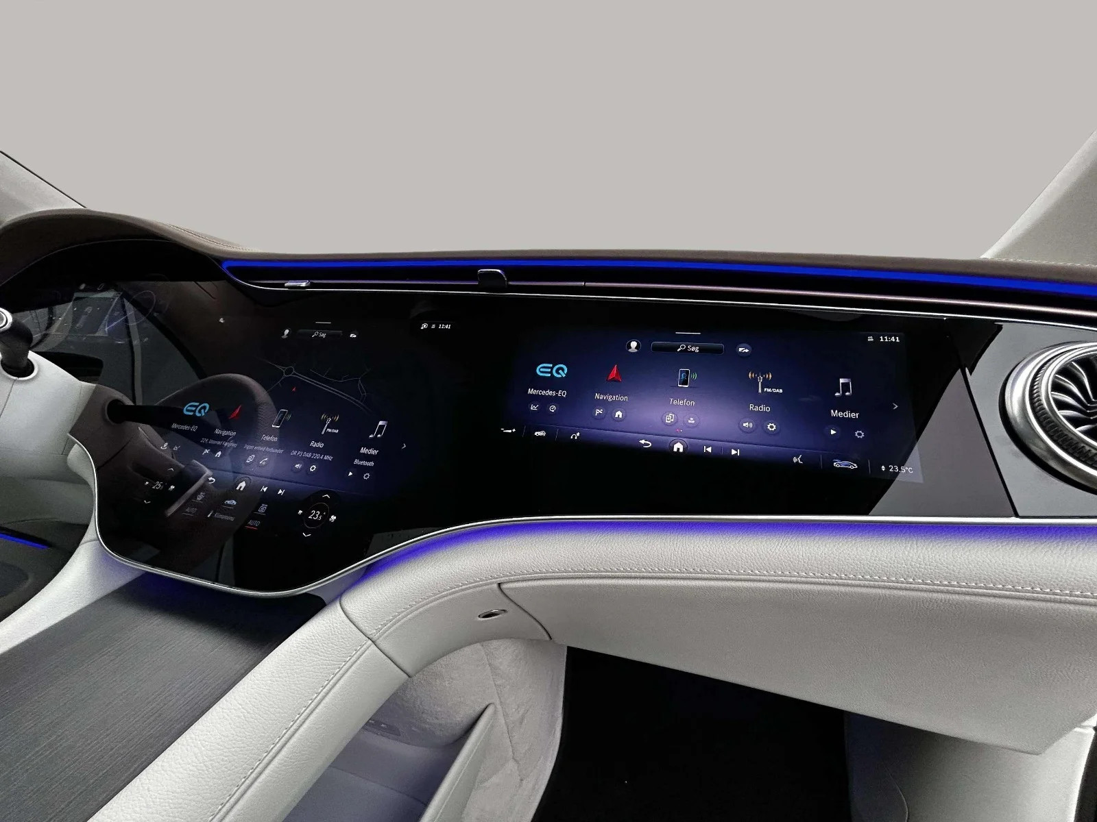 Mercedes-Benz-EQS-image-17