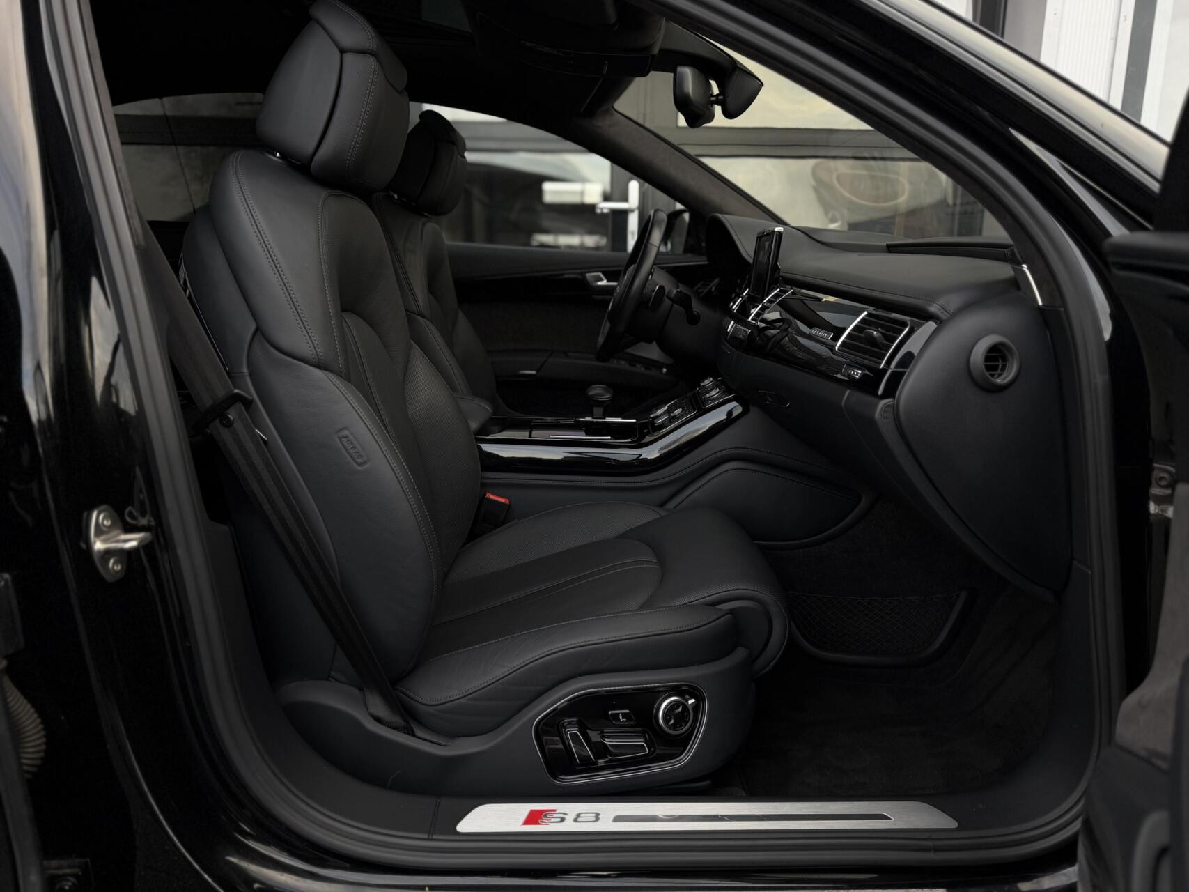 Hoofdafbeelding Audi S8