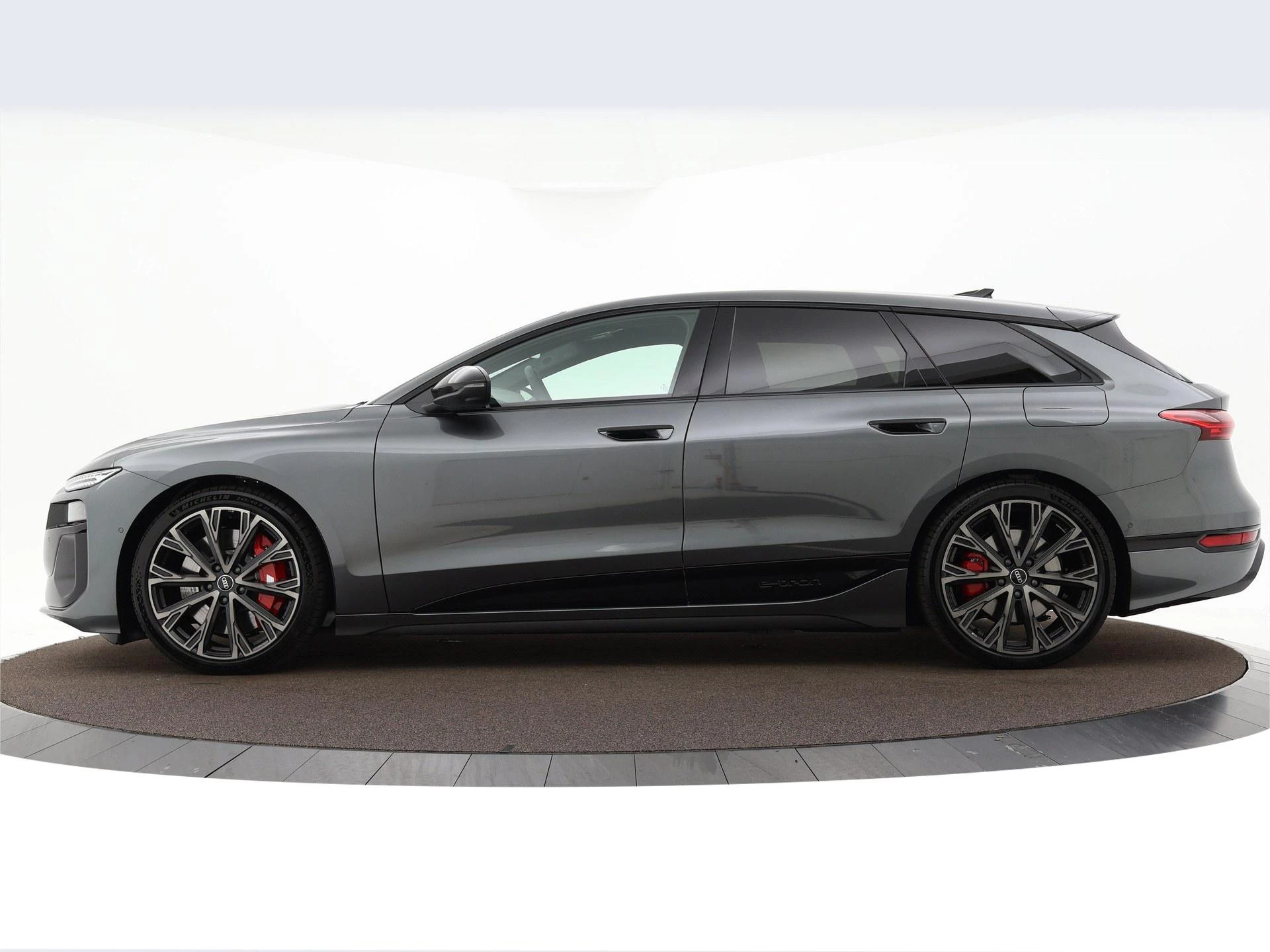 Hoofdafbeelding Audi S6 Avant e-tron