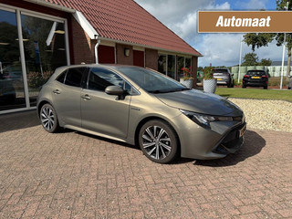 Hoofdafbeelding Toyota Corolla Toyota Corolla 1.8 HYBRID DYNAMIC 5-DRS AUTOMAAT LUXE UITVOERING!