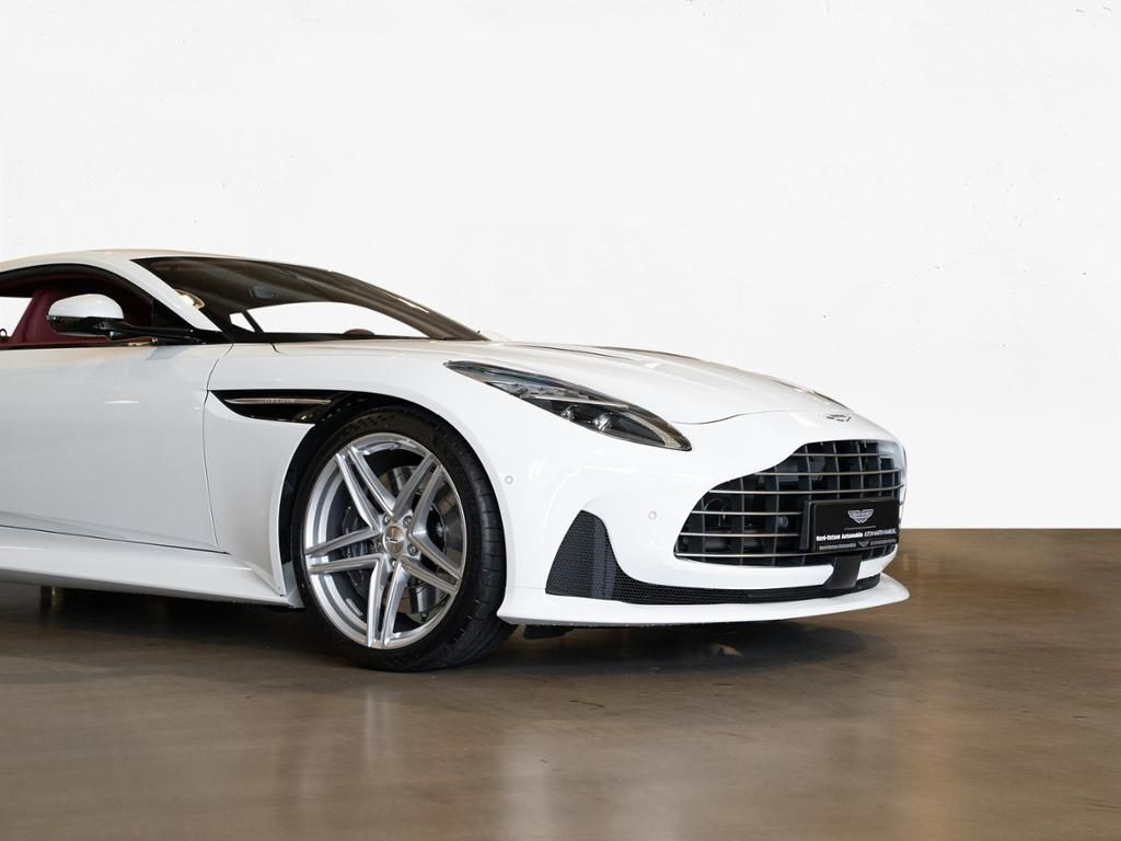 Aston Martin-DB12-image-13