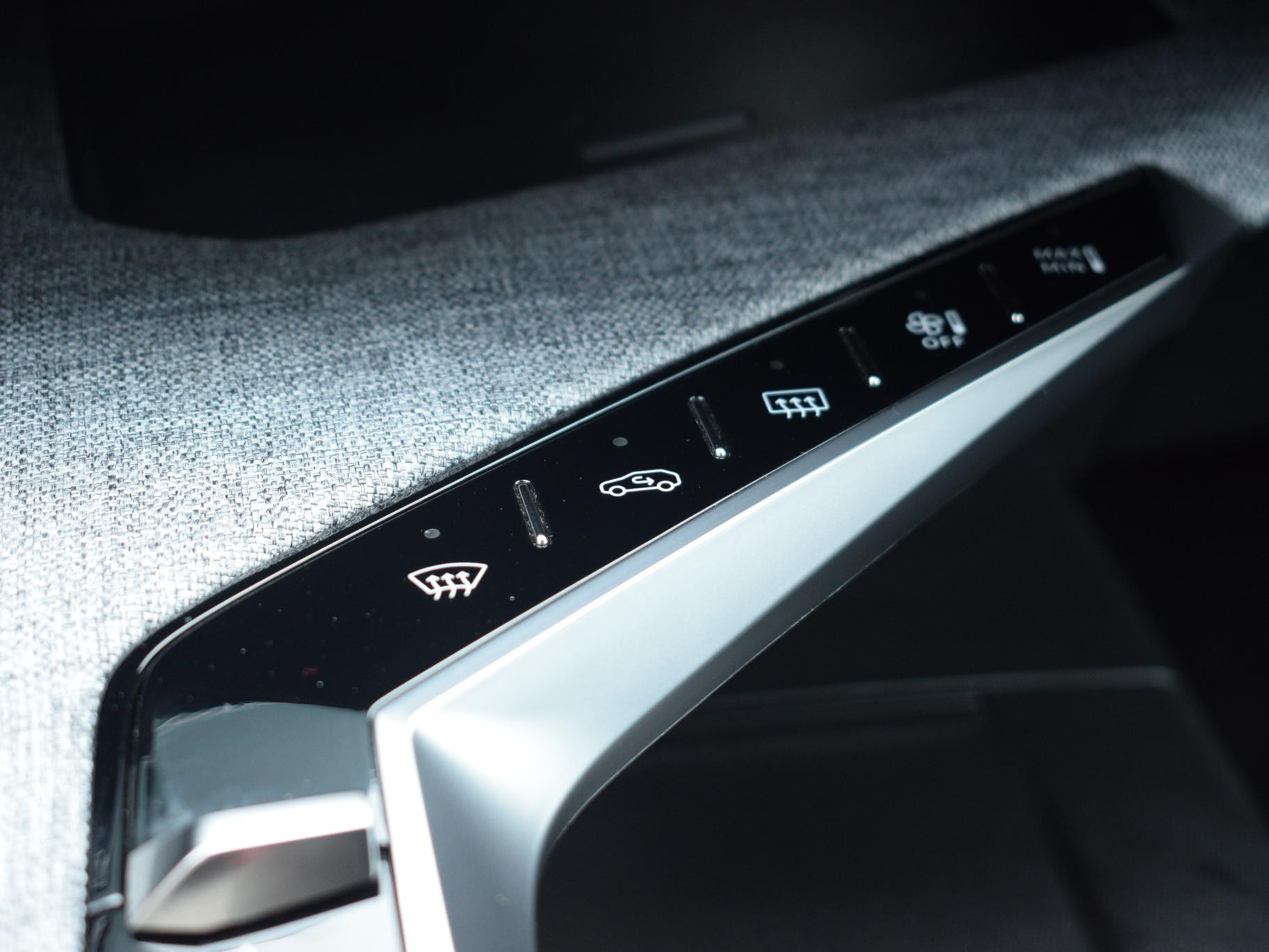 Hoofdafbeelding Peugeot e-3008