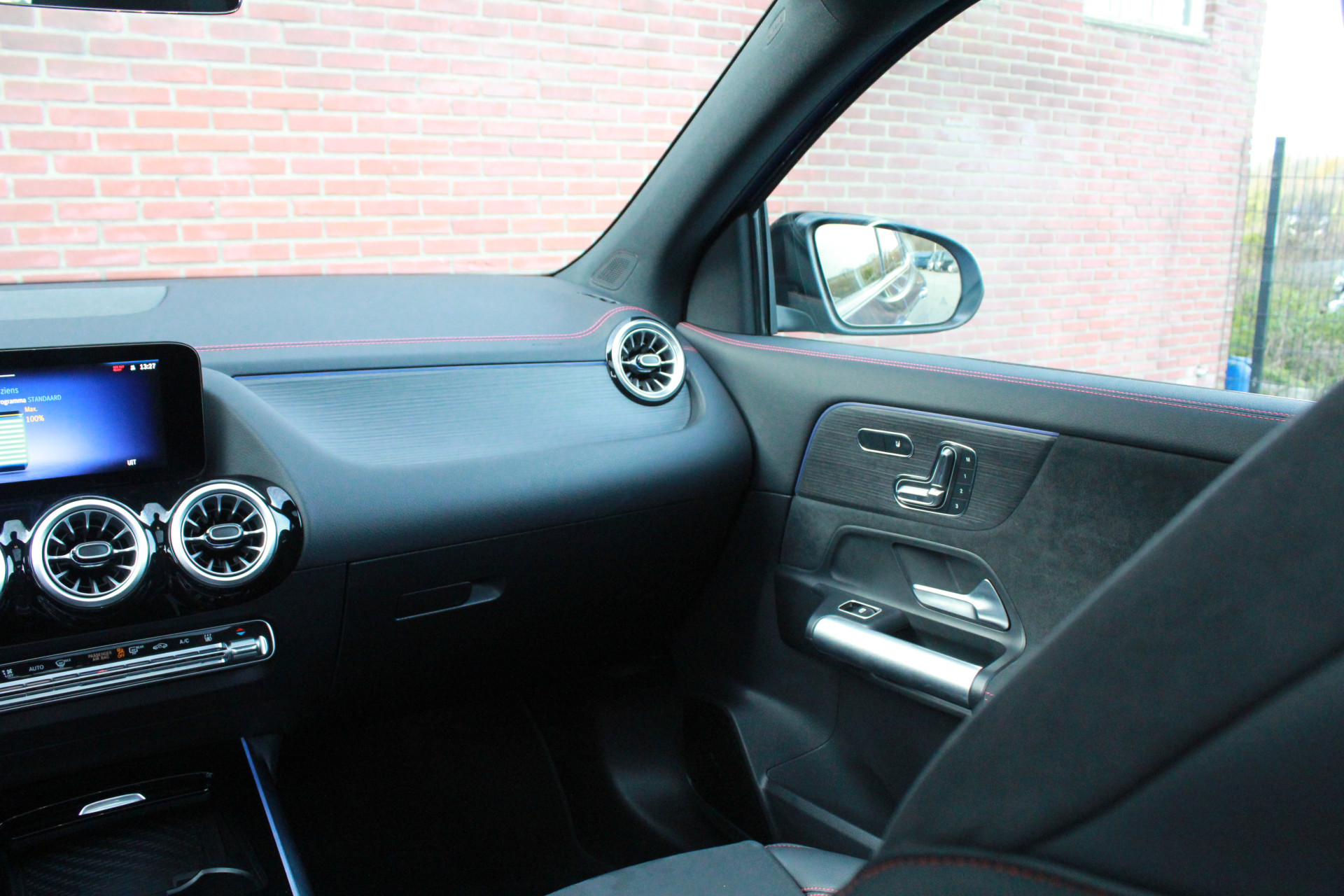 Hoofdafbeelding Mercedes-Benz EQA