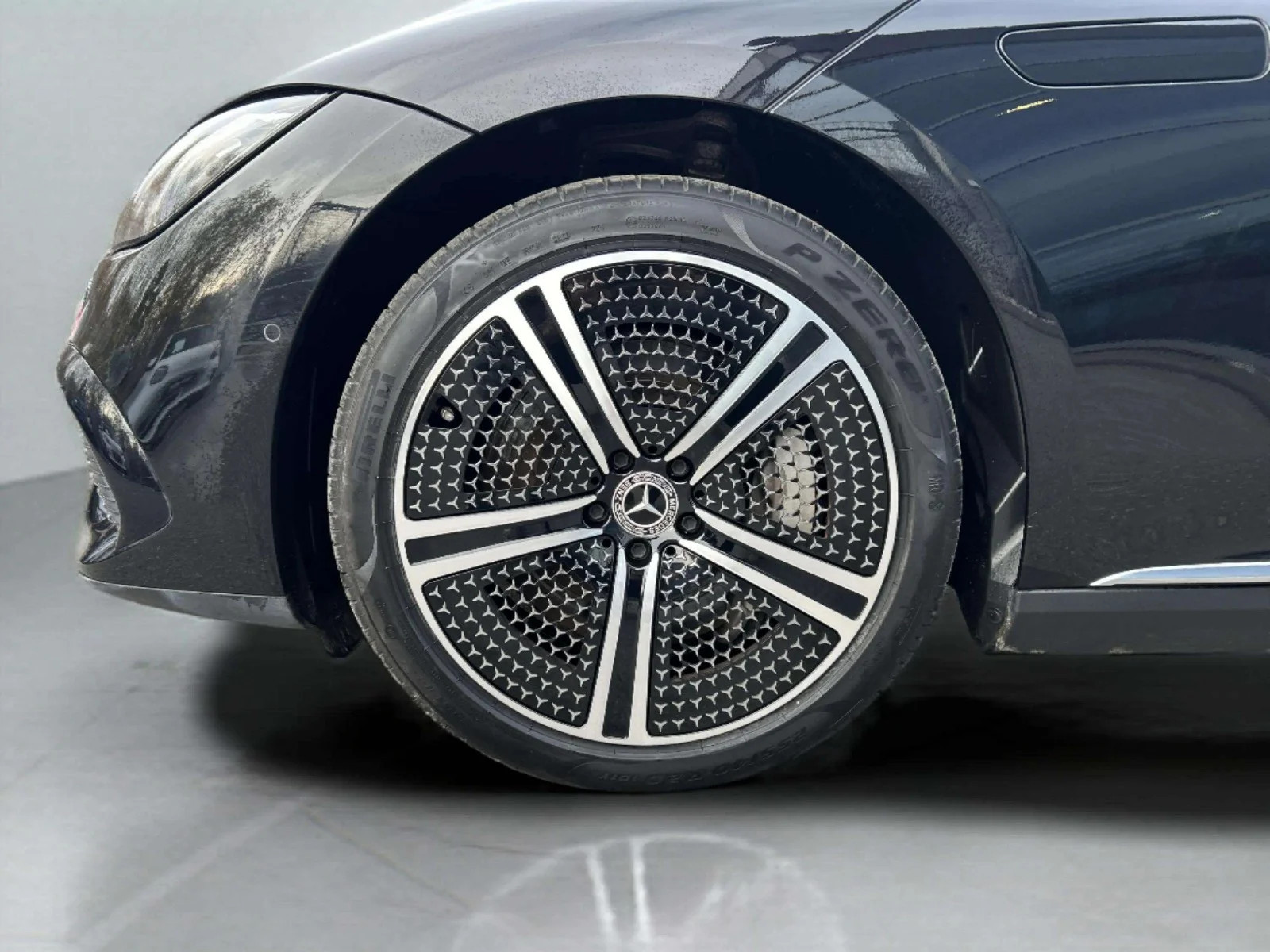 Mercedes-Benz-EQE-image-8