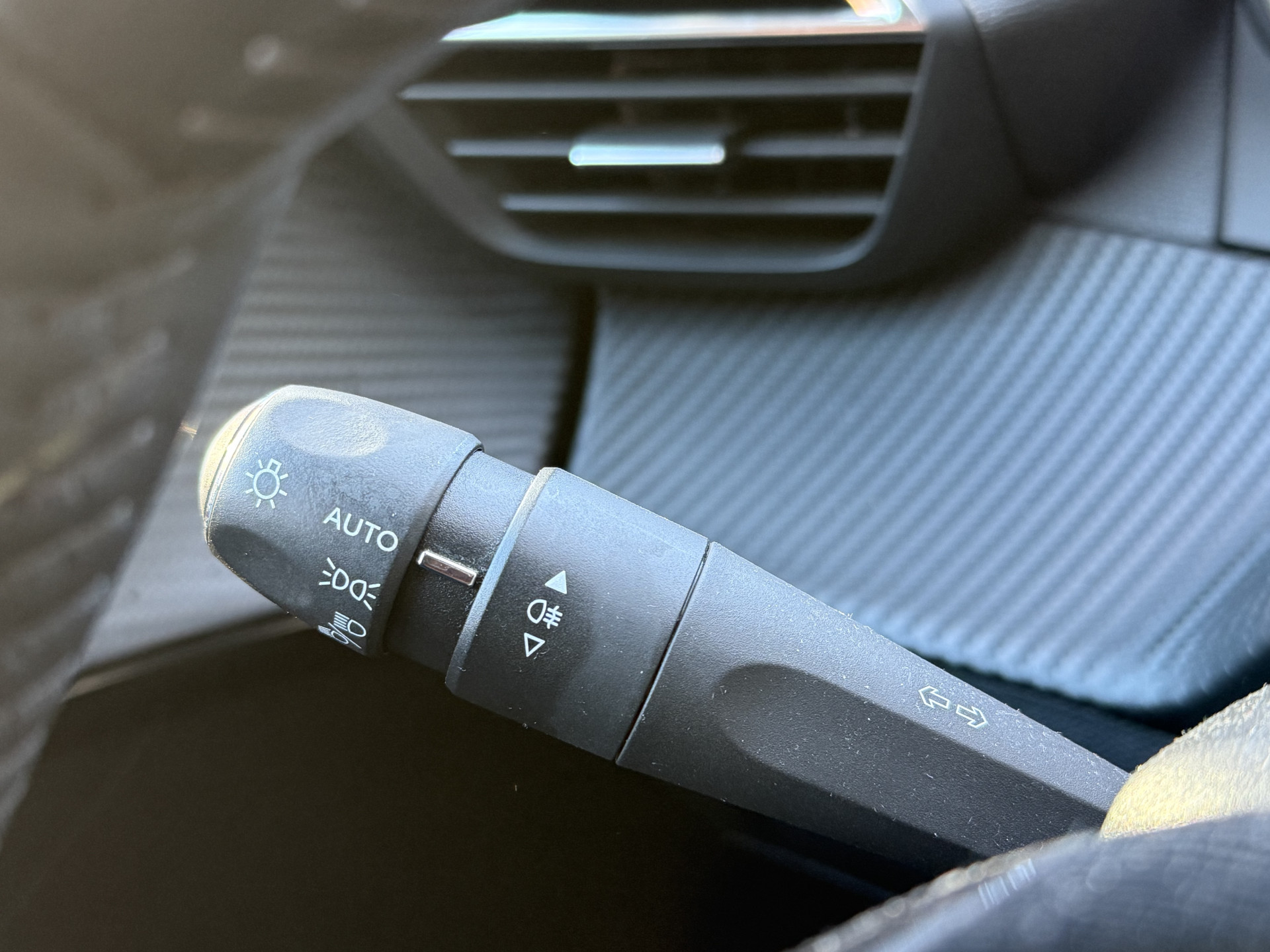 Hoofdafbeelding Peugeot e-208