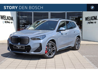 BMW iX1 eDrive20 M Sport / Panoramadak / Trekhaak / Adaptieve LED / Sportstoelen / M Adaptief onderstel / Comfort Access