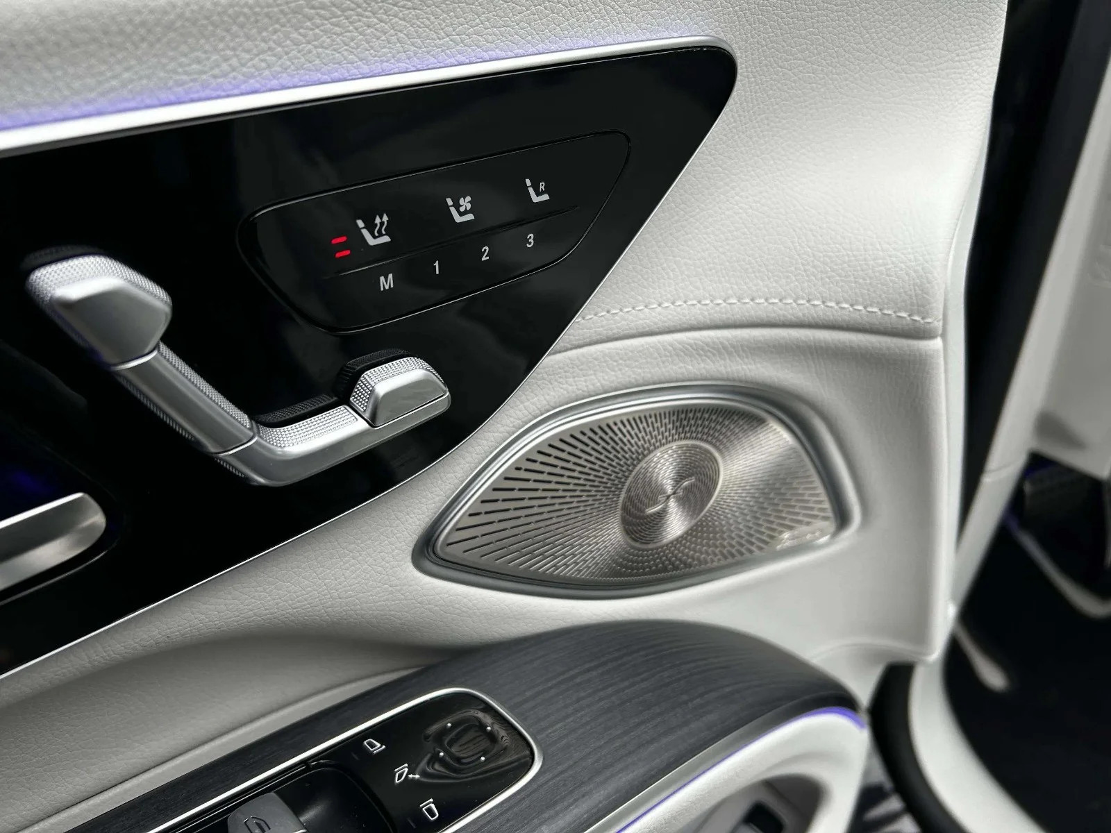 Mercedes-Benz-EQS-image-10