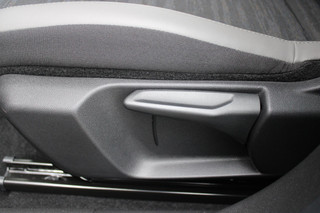 Jeep Avenger Jeep Avenger LONGTITUDE 156PK 54 kWh | NAVIGATIE | DRAADLOZE APPLE CARPLAY/ANDROID AUTO | KEYLESS ENTRY/START | CRUISE CONTROL | PARKEERSENSOREN ACHTER | DAB+ RADIO | CLIMATE CONTROL | DRAADLOZE TELEFOONLADER | LED KOPLAMPEN | - afbeelding nr 34