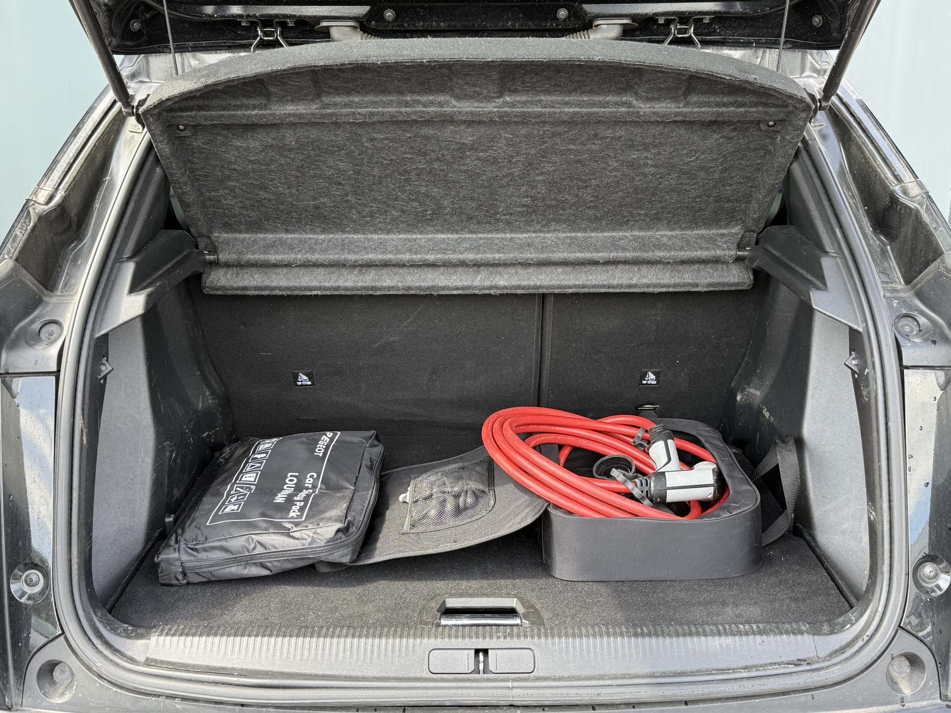 Hoofdafbeelding Peugeot e-2008