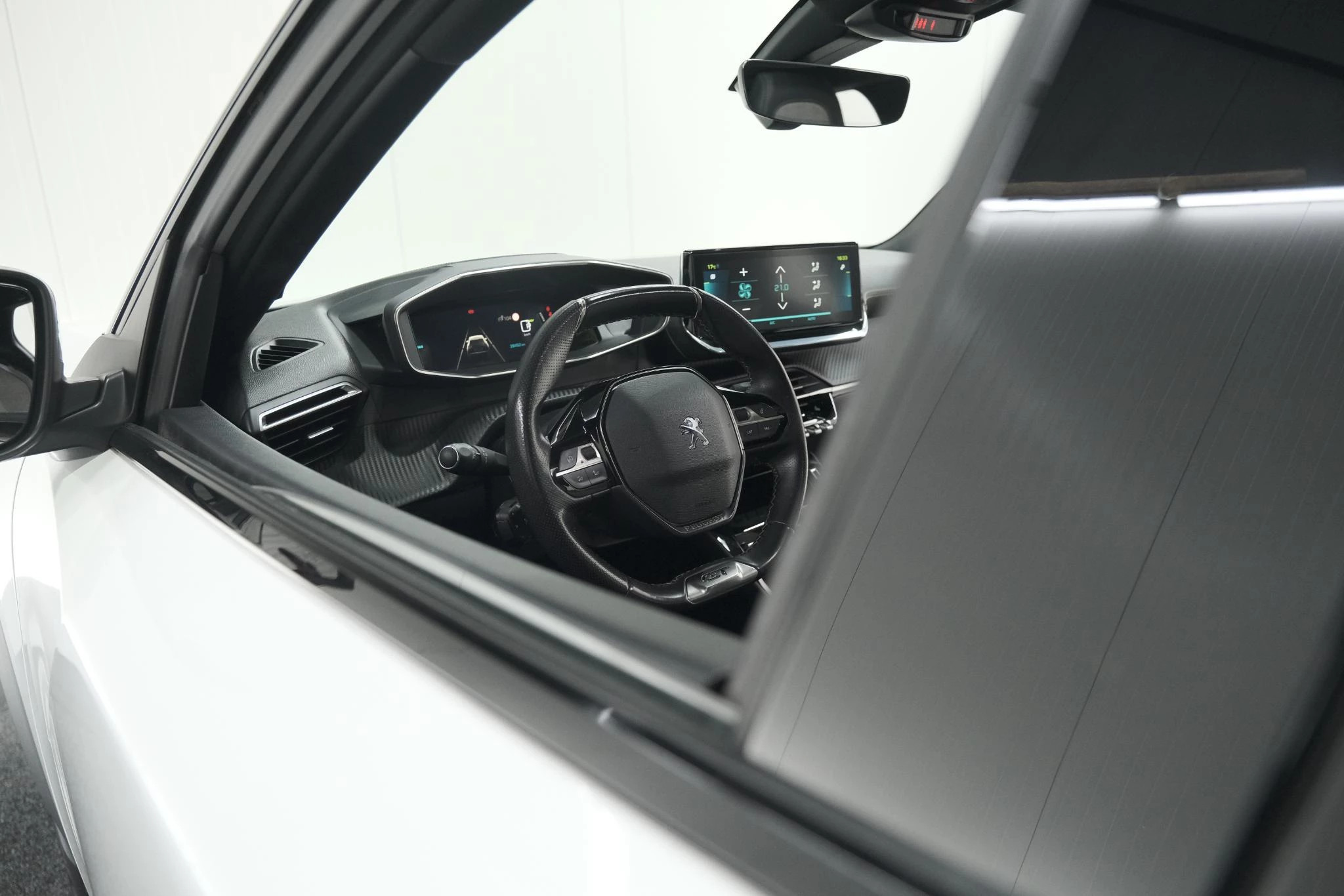 Hoofdafbeelding Peugeot e-2008