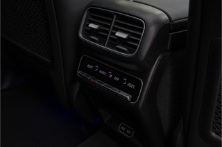 Mercedes-Benz GLE Mercedes-Benz GLE Coupé 400 e 4MATIC AMG Line Premium, Pano, Airmatic, Head-up, Nightpakket, 22