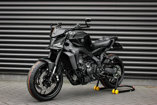 Yamaha Tour MT- 09 ABS 119PK 2025 NEW UIT VOORRAAD / COMPLETE DOCUMENTATIE / CUSTOM SC EXHAUST / QUICK SHIFT / DIRECT RIJDEN/ FULL