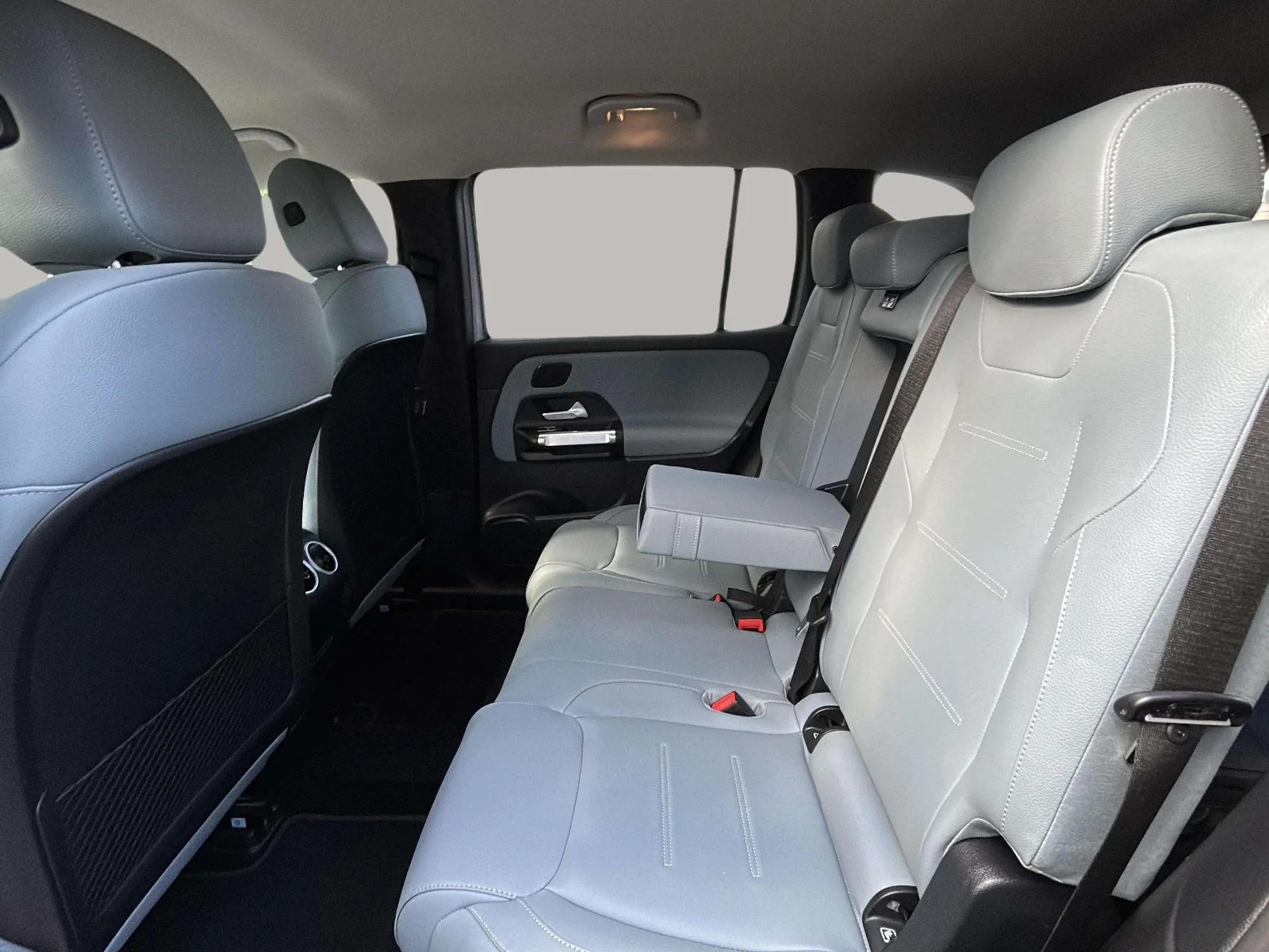 Mercedes-Benz-EQB-image-12