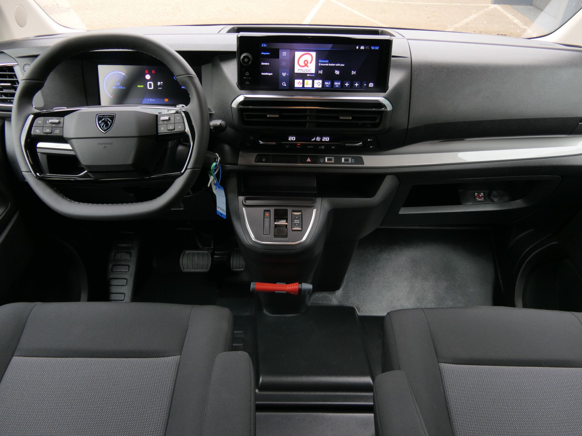 Hoofdafbeelding Peugeot e-Traveller