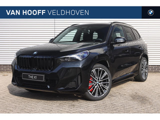 BMW X1 xDrive25e High Executive M Sport Automaat / Panoramadak / Trekhaak / Sportstoelen / M Adaptief onderstel / Parking Assistant Plus / Adaptieve LED / Stuurverwarming