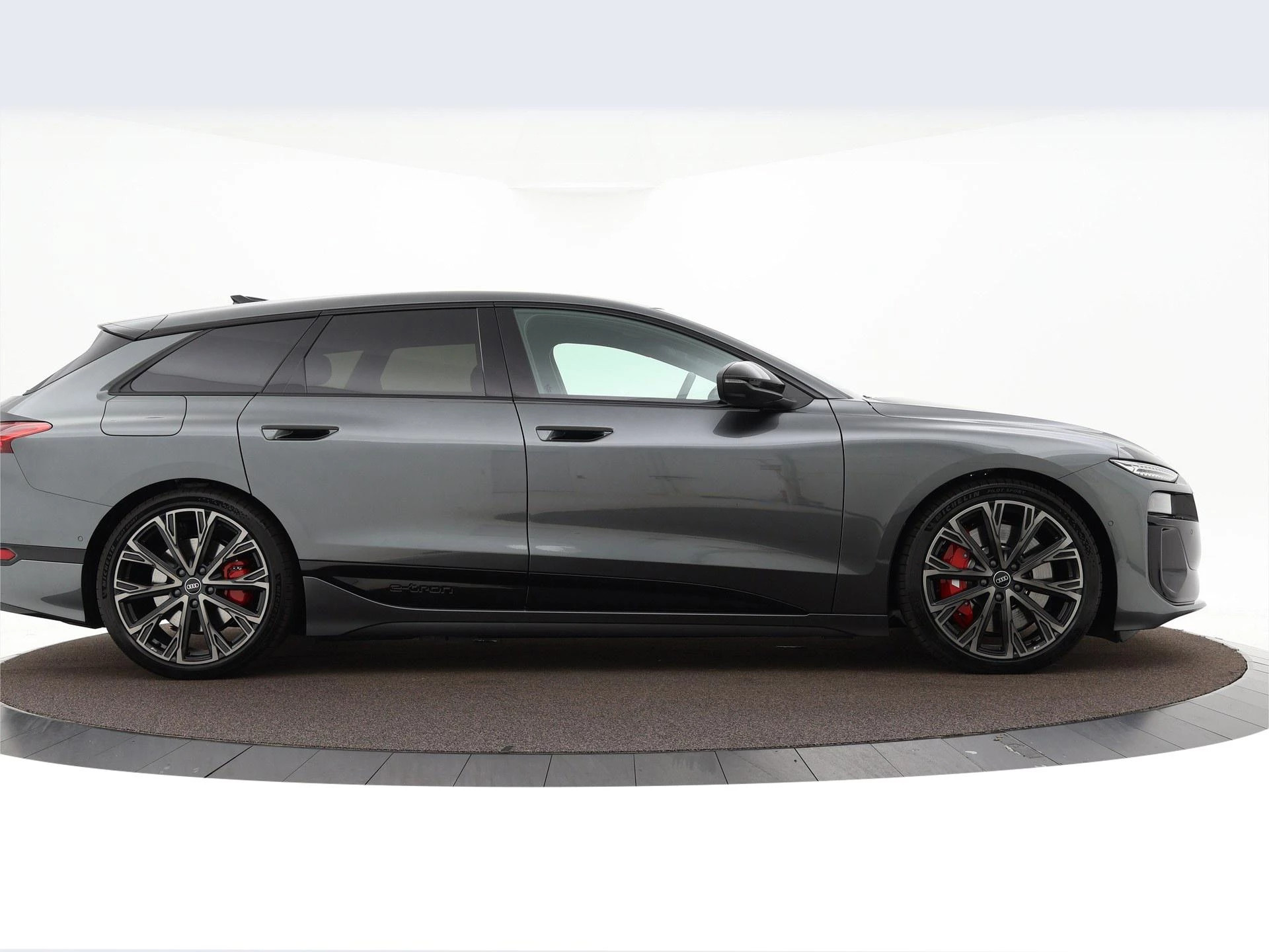 Hoofdafbeelding Audi S6 Avant e-tron