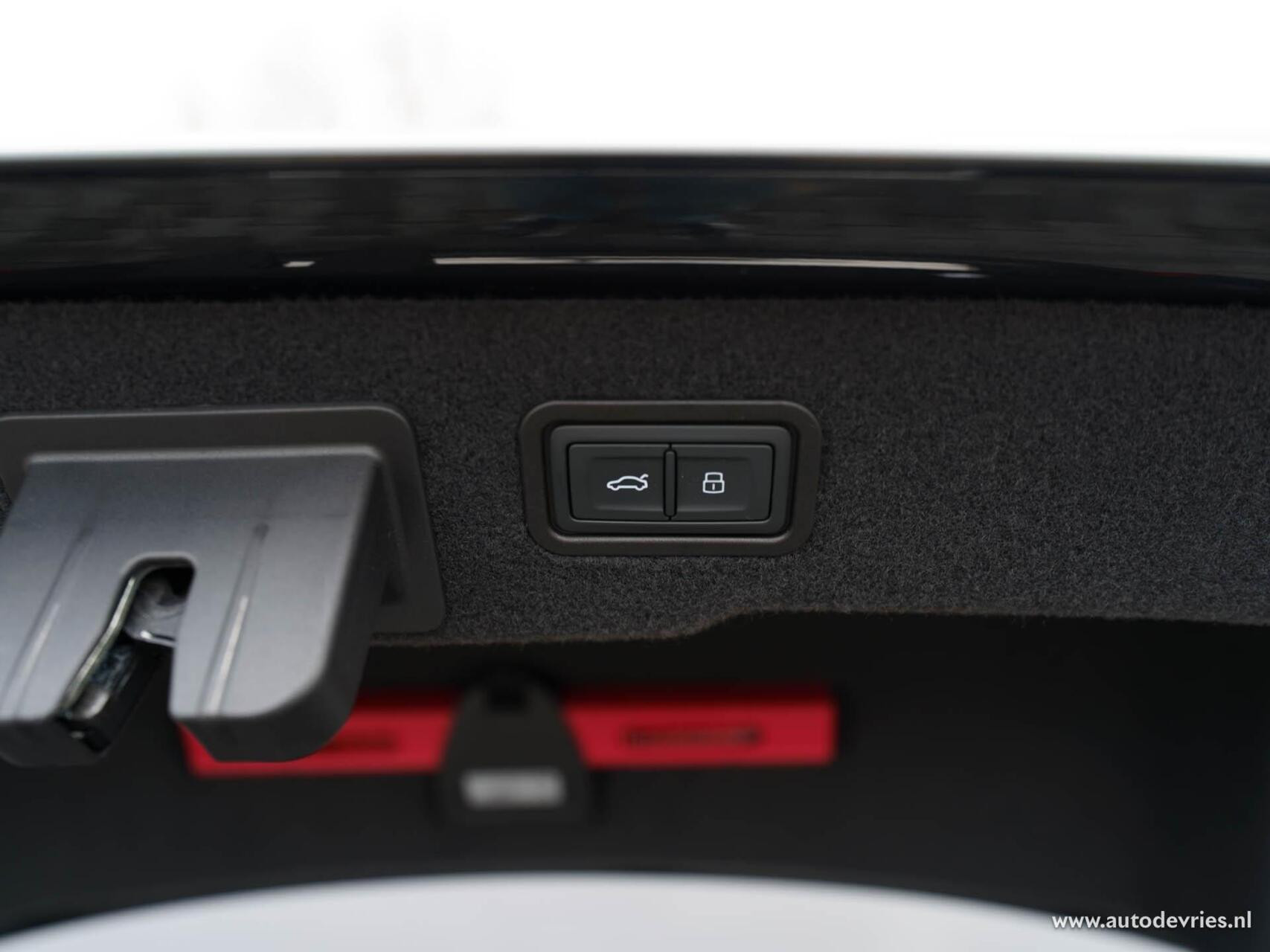 Hoofdafbeelding Audi A8