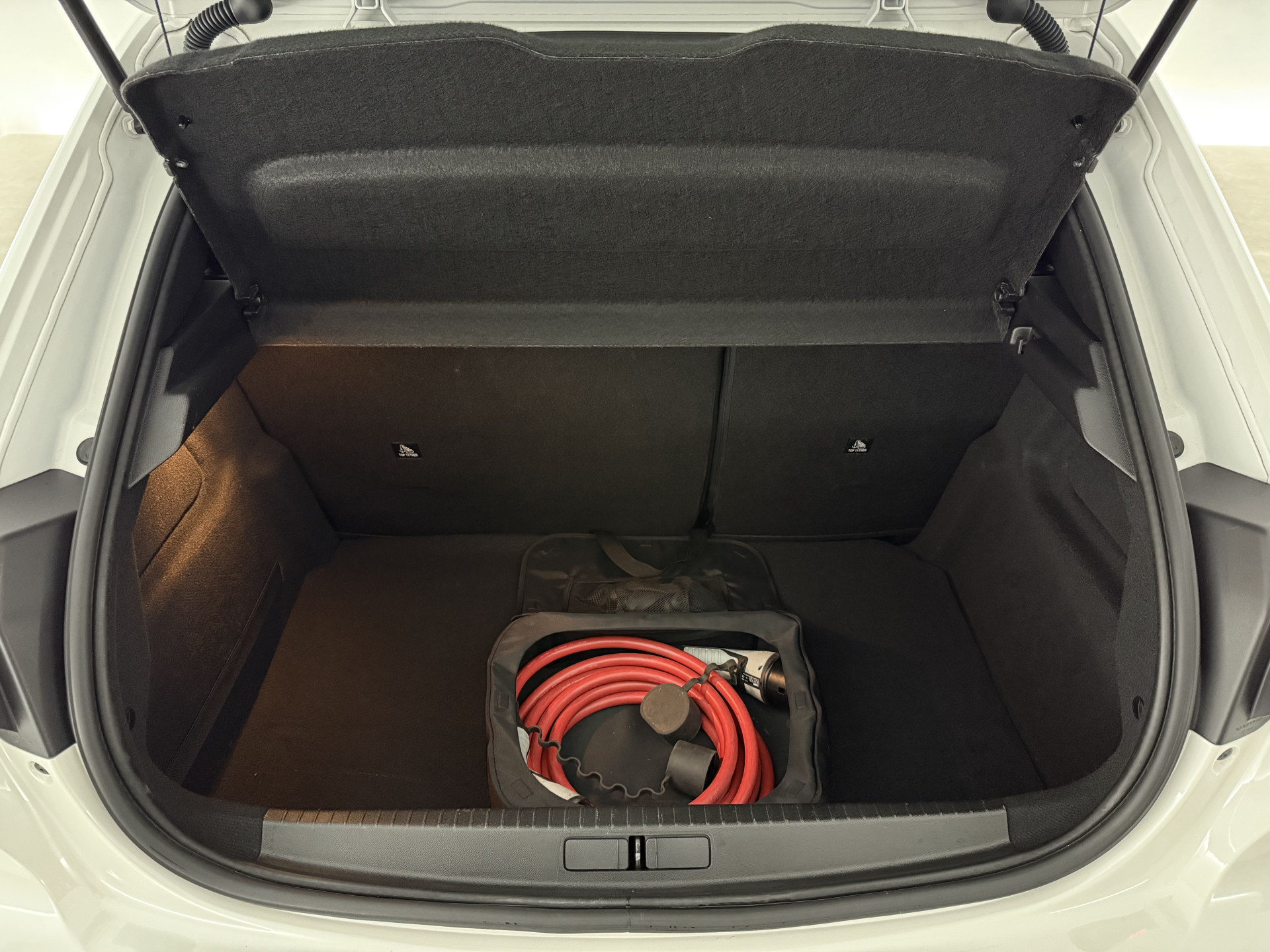 Hoofdafbeelding Peugeot e-208