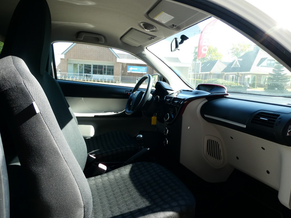 Hoofdafbeelding Toyota iQ