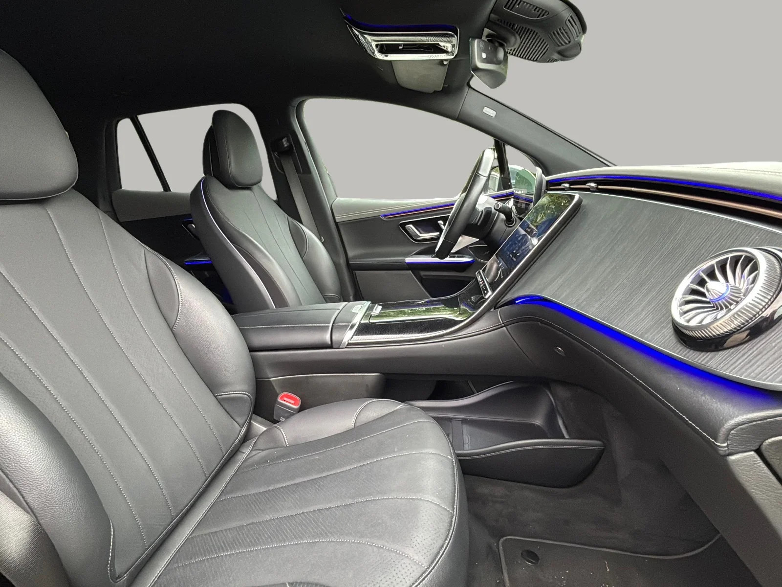 Mercedes-Benz-EQE-image-9