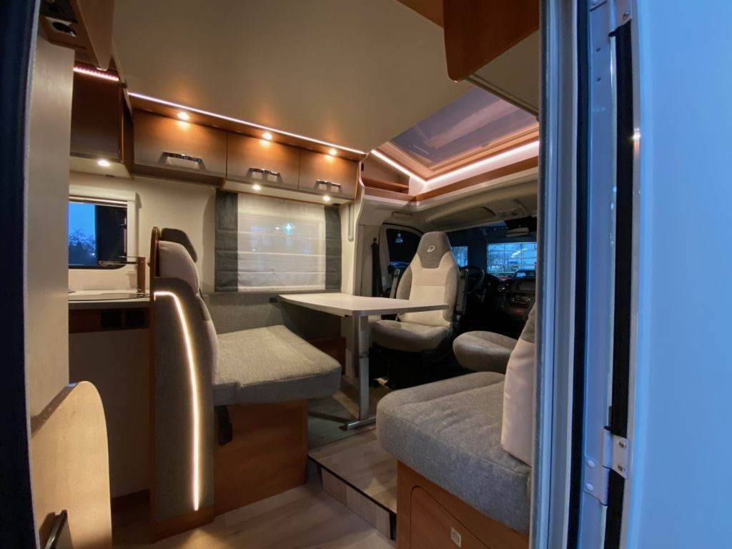 Hoofdafbeelding Dethleffs T7057 Eb 160pk Autom/lengte Bedden/airco