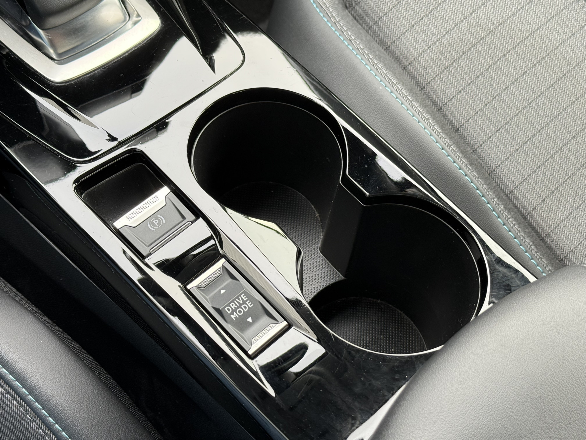 Hoofdafbeelding Peugeot e-208