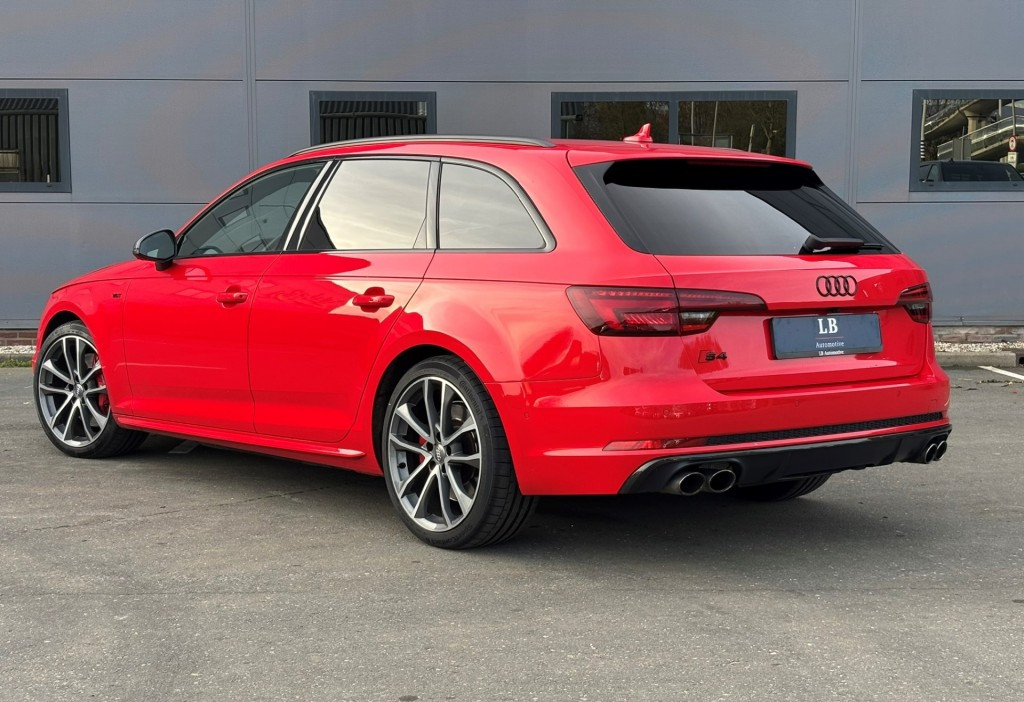 Hoofdafbeelding Audi S4