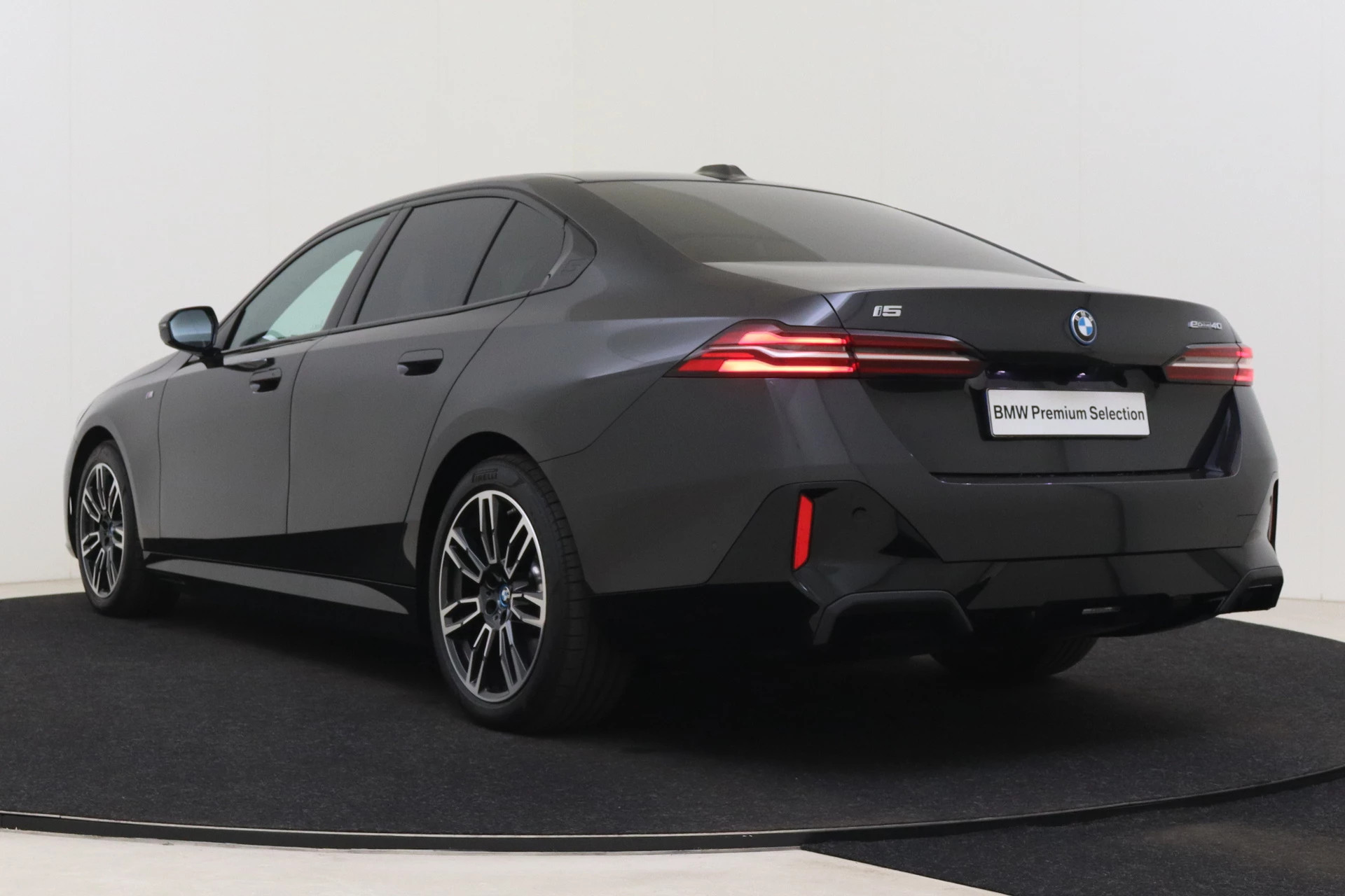 Hoofdafbeelding BMW i5