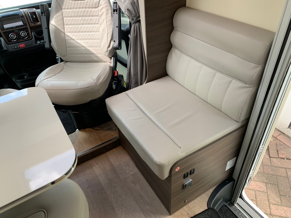 Hoofdafbeelding McLouis Carat 480g Queensbed Hefbed