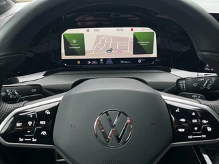 Volkswagen Golf Volkswagen Golf 1.5 eTSI R-Line Automaat | IQ LIGHT | TREKHAAK WEGKLAPBAAR | 18 INCH VELGEN - afbeelding nr 19