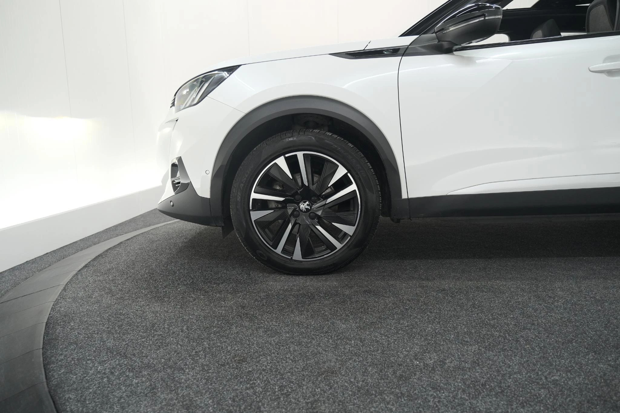 Hoofdafbeelding Peugeot e-2008