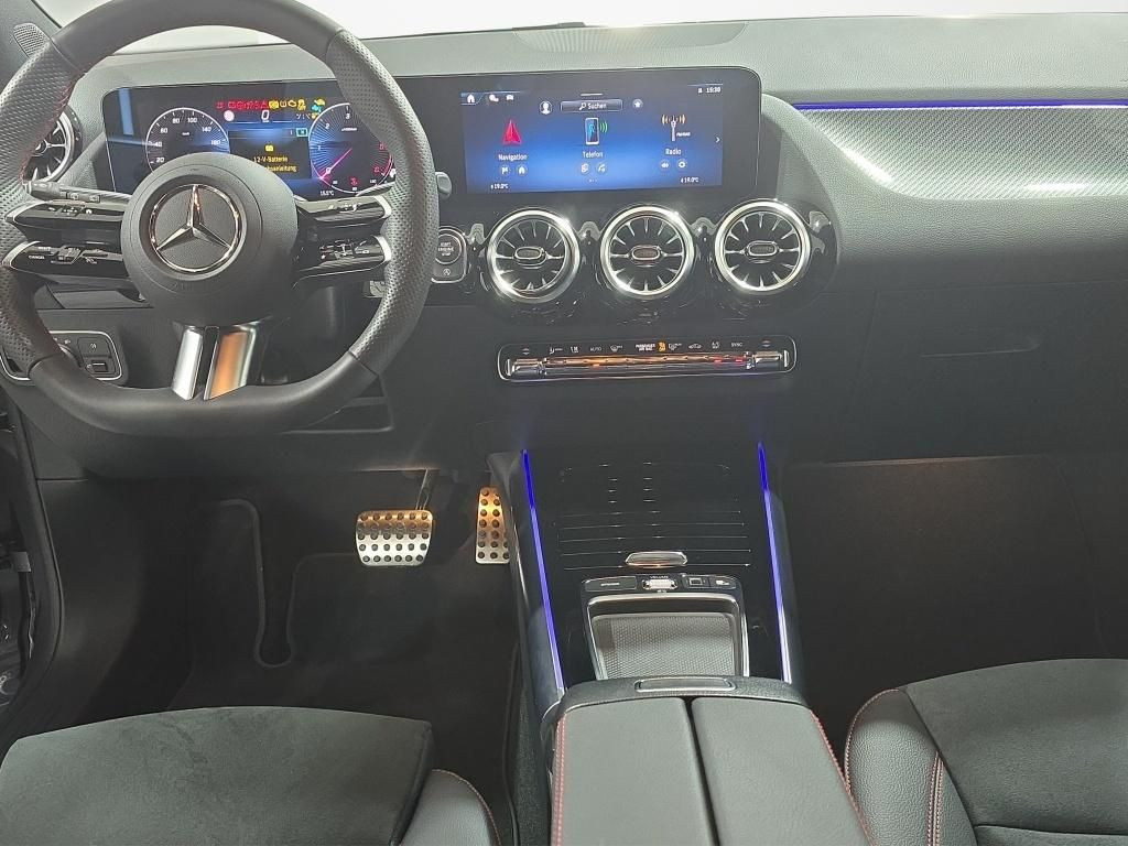 Mercedes-Benz-GLA-image-15