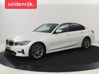 BMW 3-serie 318i Sport Line | Carplay | Camera |  Sportstoelen | Sfeerverlichting | Live Cockpit | Navigatie | Full LED | Half leder | Park Assist | Climate control | DAB | Cruise control | Bluetooth
