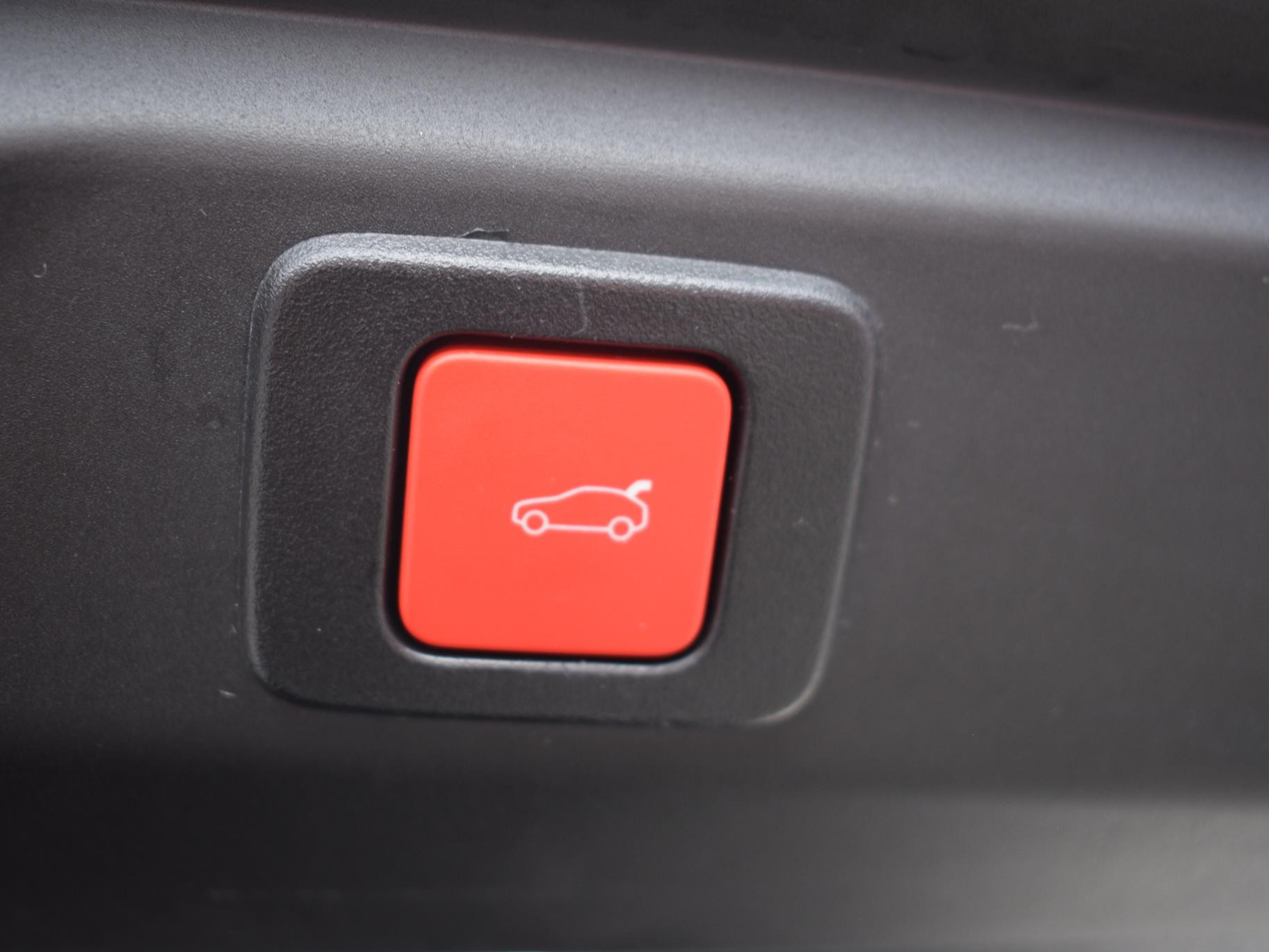 Hoofdafbeelding Peugeot e-3008