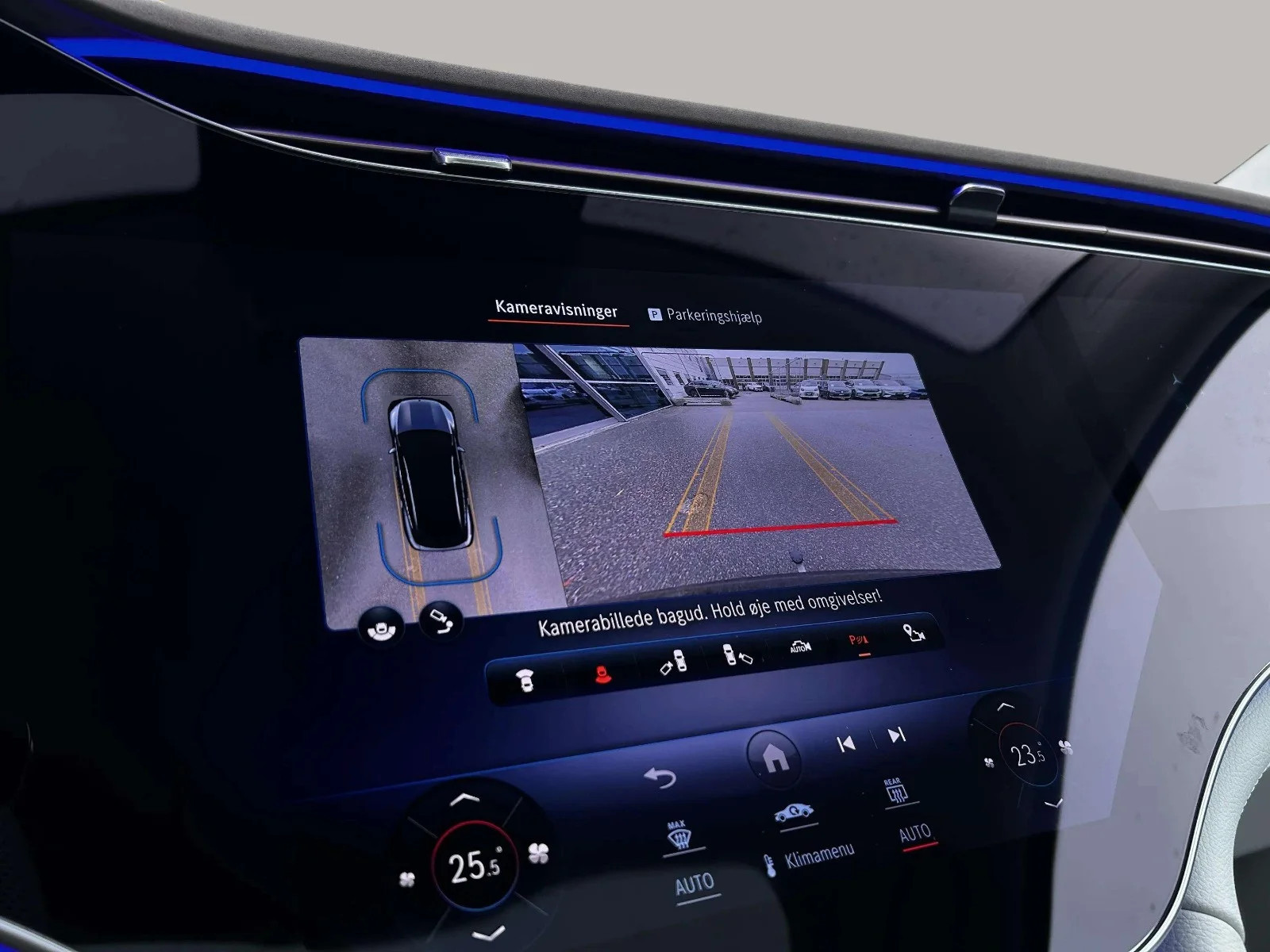 Mercedes-Benz-EQS-image-20