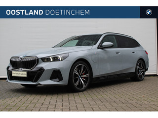 BMW 5 Serie Touring 550e xDrive M Sport Automaat / Adaptief onderstel / Stoelventilatie / Comfort Access / Adaptieve LED / Stuurverwarming / Harman-Kardon / Live Cockpit Professional