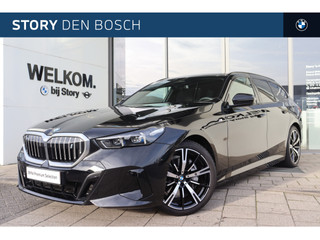 BMW i5 Touring eDrive40 / Adaptieve LED / Parking Assistant / Stoelverwarming / M Sportonderstel / Driving Assistant Plus / Extra getint glas achter