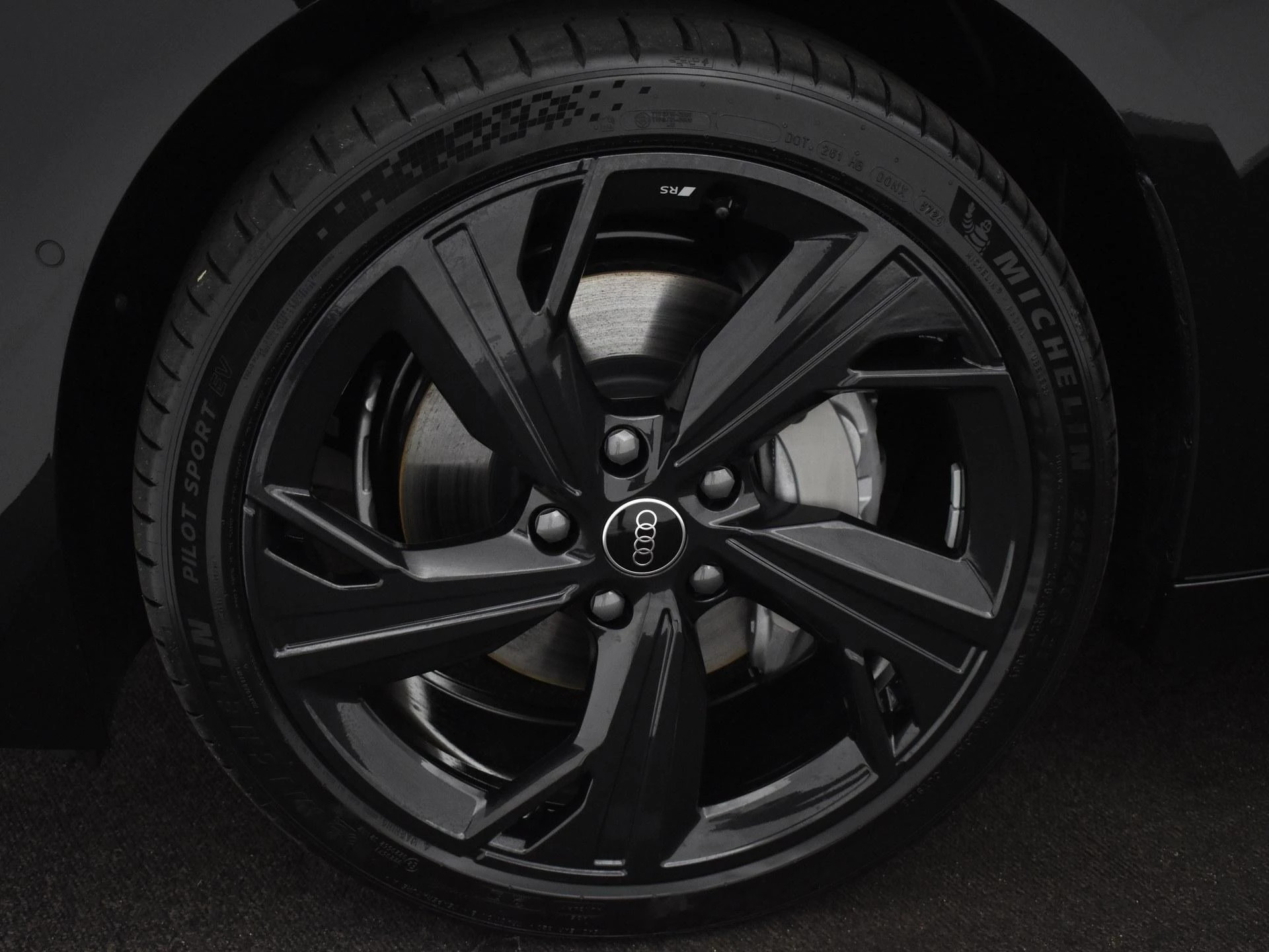 Hoofdafbeelding Audi A6 Avant e-tron