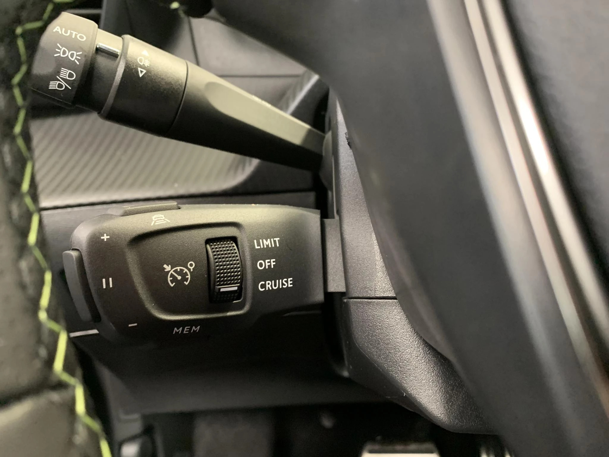 Hoofdafbeelding Peugeot e-208